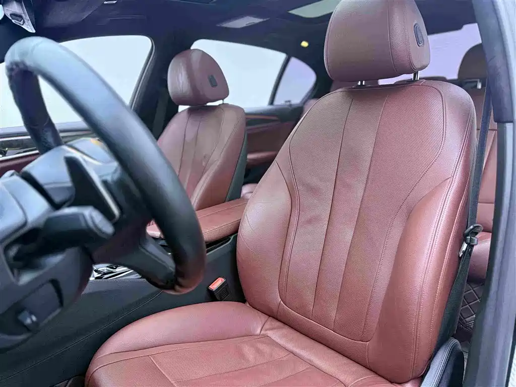 BMW 5 Series 2019 — фото 11