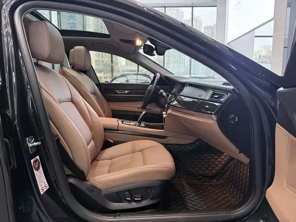 BMW 7 Series 2012 — фото 11