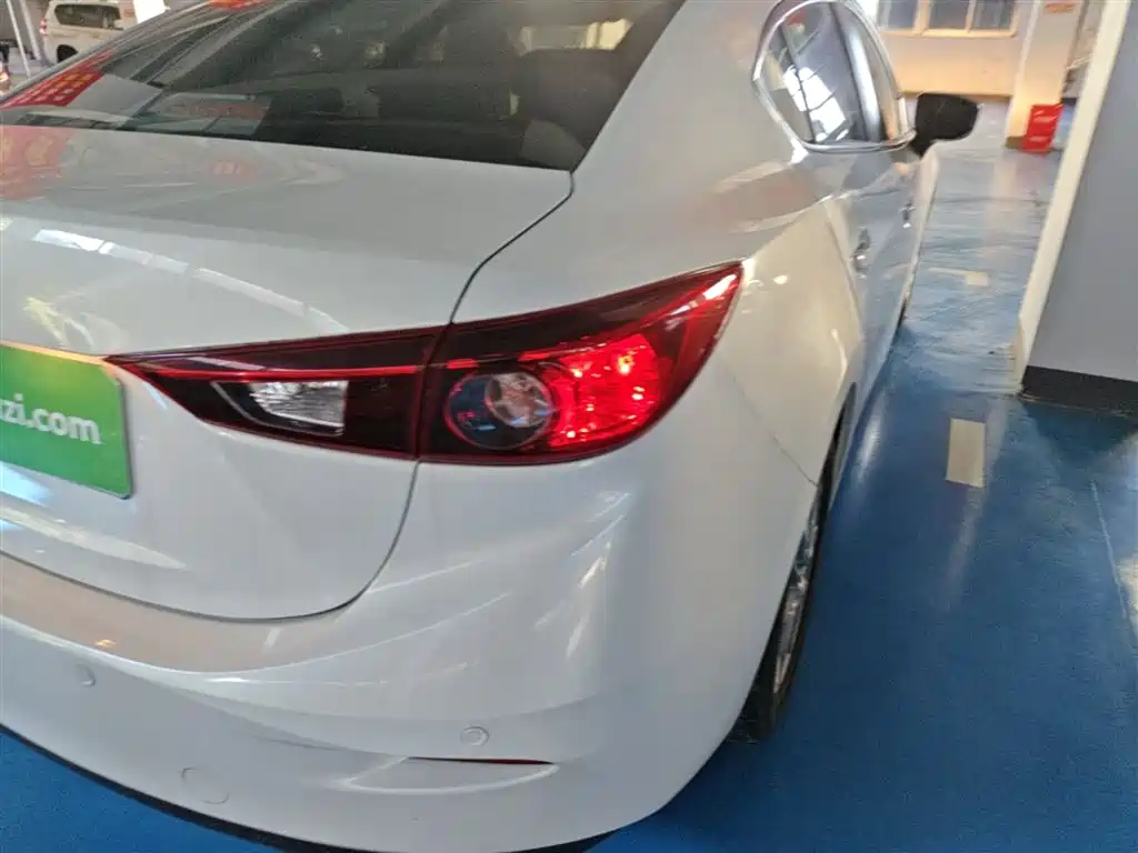 Mazda 3 Axela 2016 — фото 8