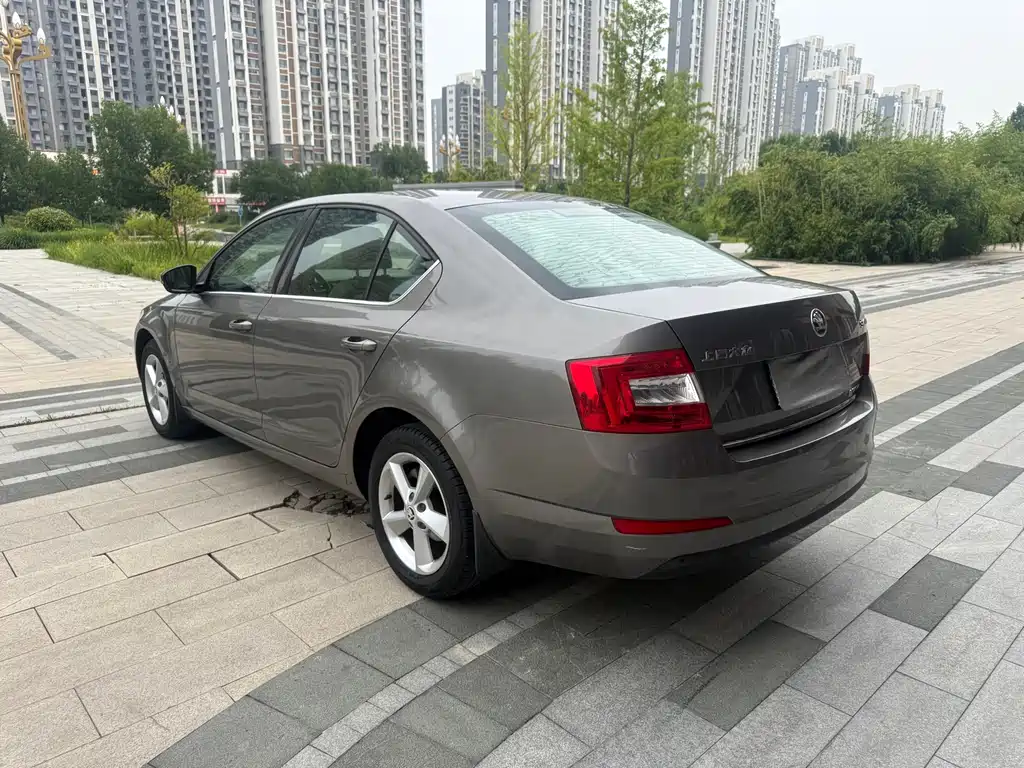 Skoda Octavia 2015 — фото 9