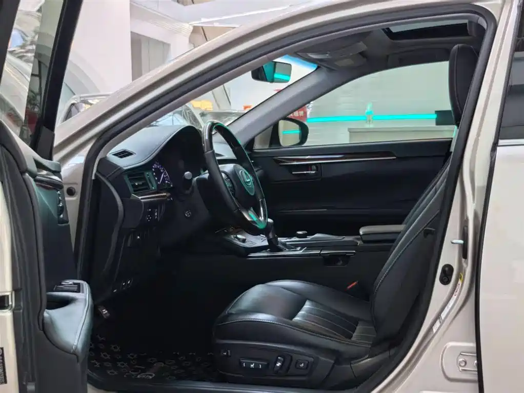 Lexus ES 2017 — фото 5