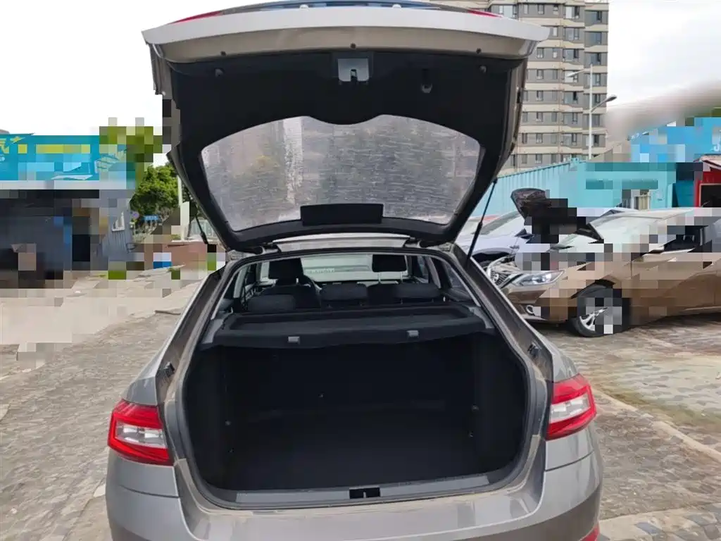 Skoda Octavia 2018 — фото 19