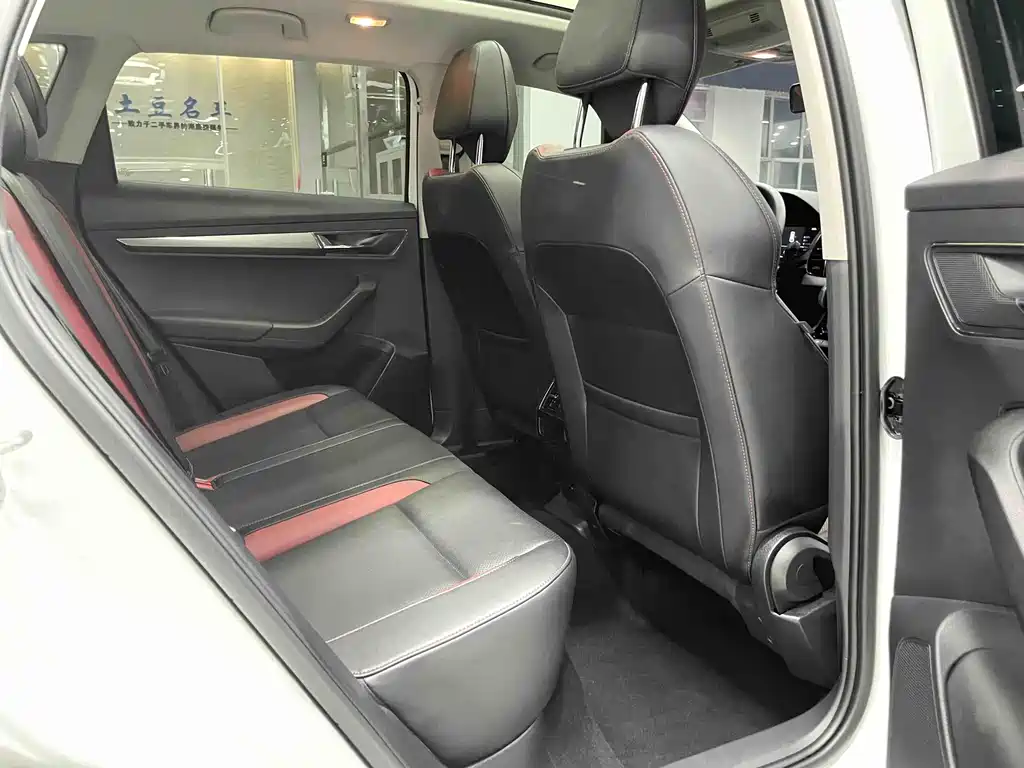 Skoda Karoq 2023 — фото 13