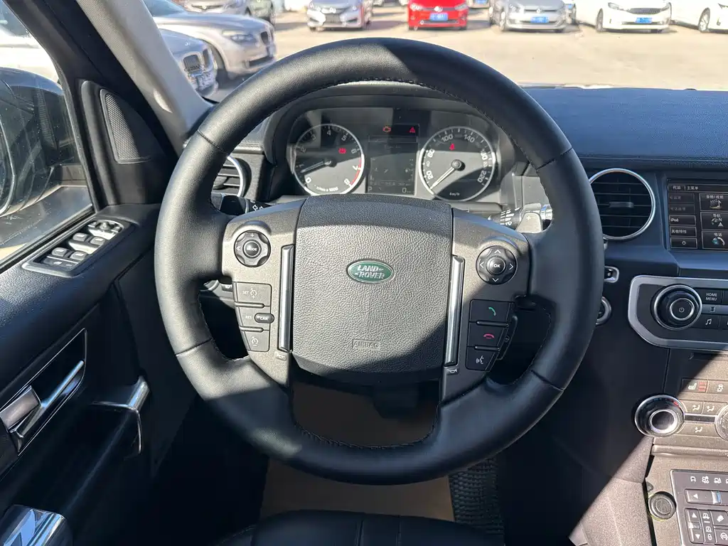 Land Rover Discovery 2015 — фото 14