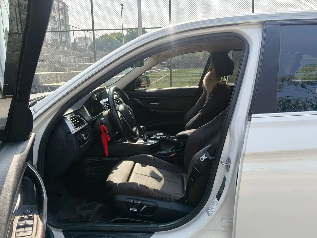 BMW 3 Series 2019 — фото 12