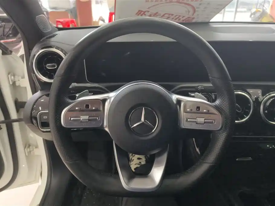 Mercedes-Benz A-Class 2019 — фото 15