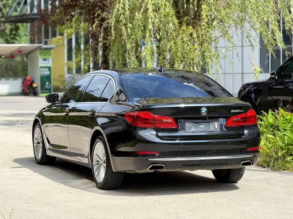 BMW 5 Series 2019 — фото 7