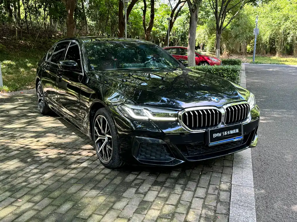 BMW 5 Series 2022 — фото 9