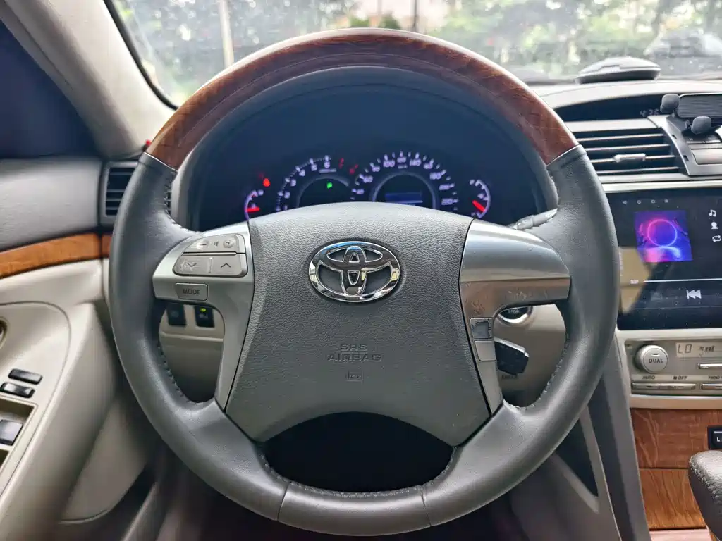 Toyota Camry 2010 — фото 10