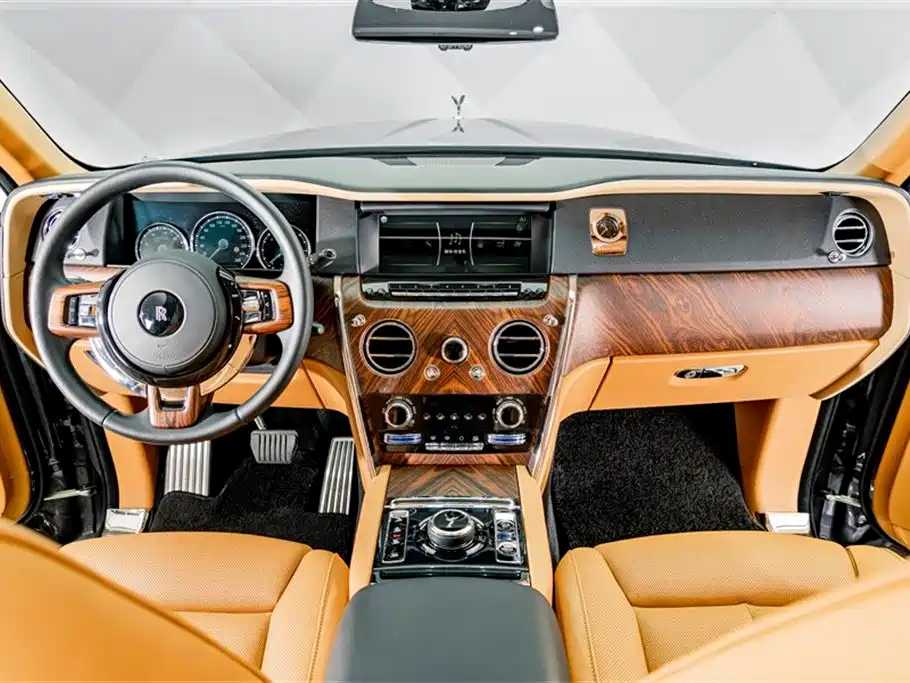 Rolls-Royce Cullinan 2019 — фото 14