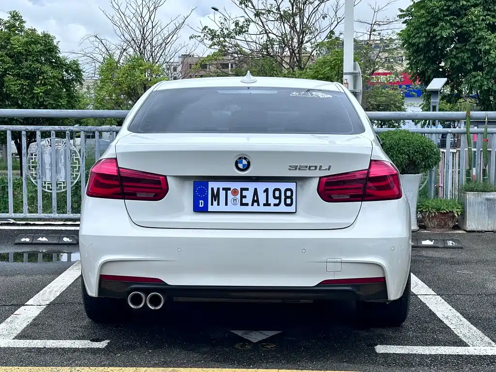 BMW 3 Series 2018 — фото 8