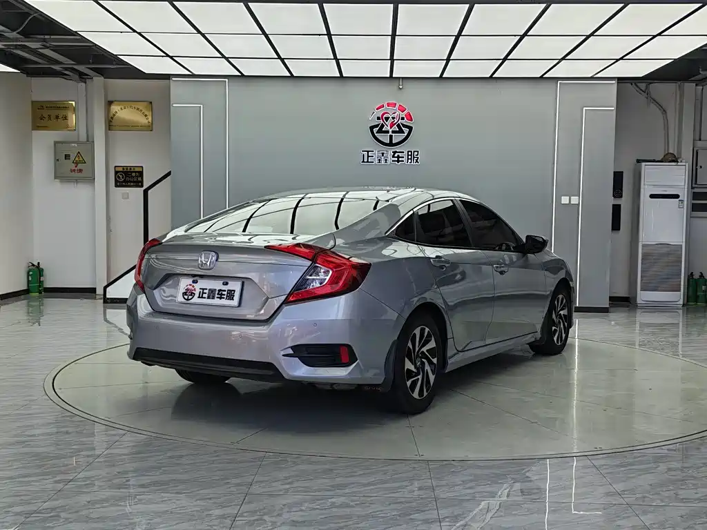 Honda Civic 2017 — фото 14