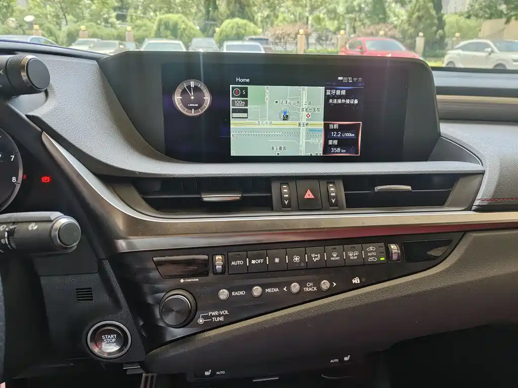 Lexus ES 2019 — фото 13