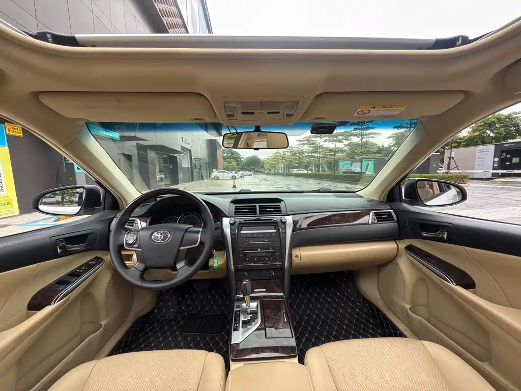 Toyota Camry 2016 — фото 12