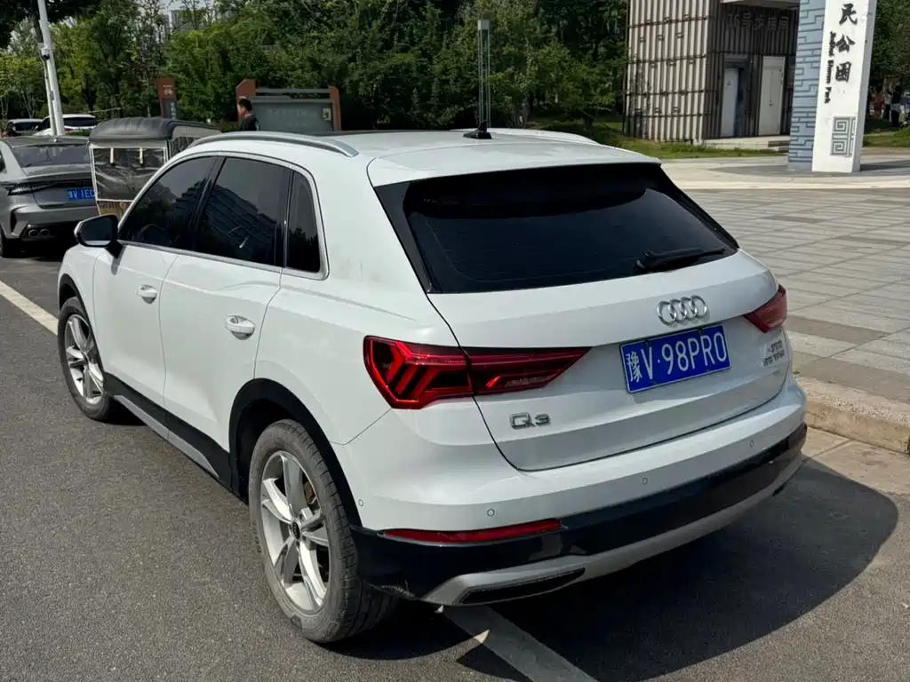 Audi Q3 2023 — фото 12