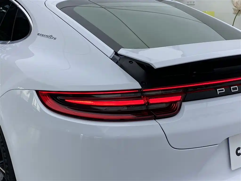 Porsche Panamera 2019 — фото 31