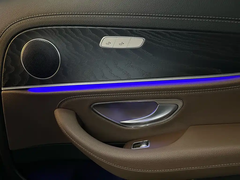 Mercedes-Benz E-Class 2019 — фото 26