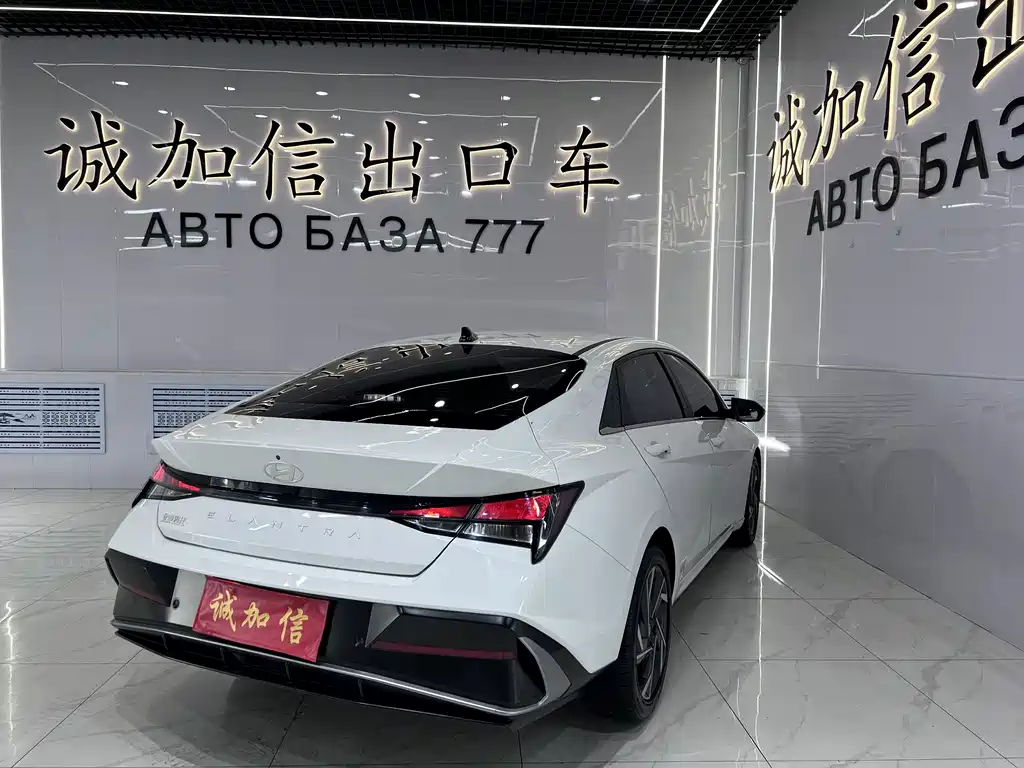 Hyundai Elantra 2023 — фото 6