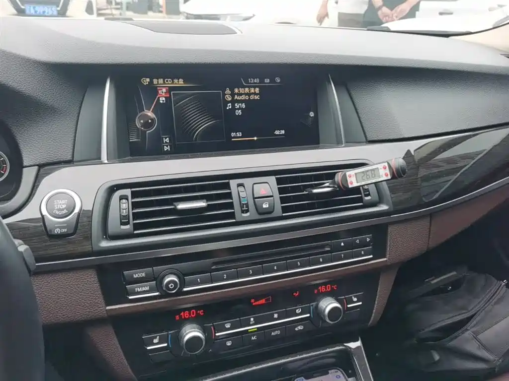 BMW 5 Series 2016 — фото 13