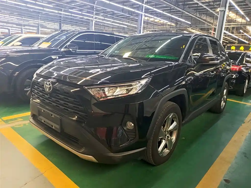 Toyota RAV4 2022 — фото 2