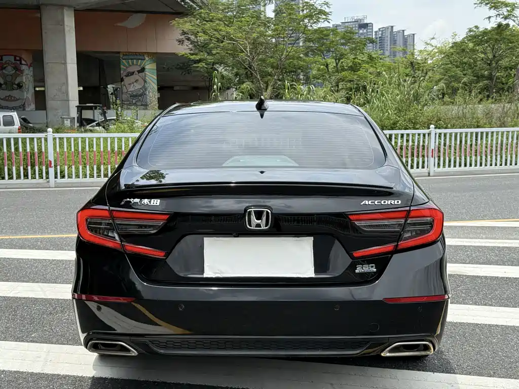 Honda Accord 2022 — фото 11