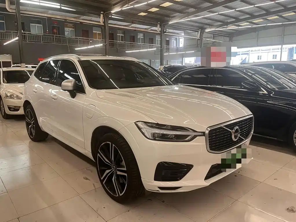 Volvo XC60 PHEV 2018 — фото 3