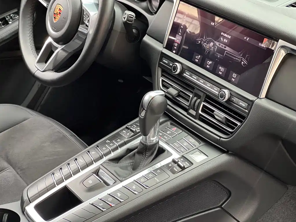 Porsche Macan 2019 — фото 10