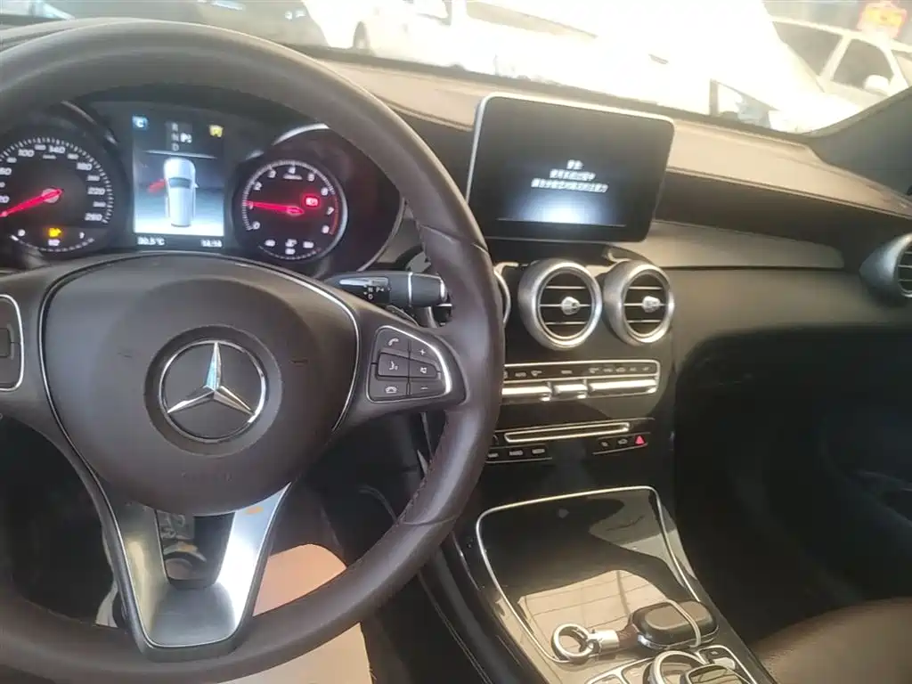 Mercedes-Benz GLC 2018 — фото 10