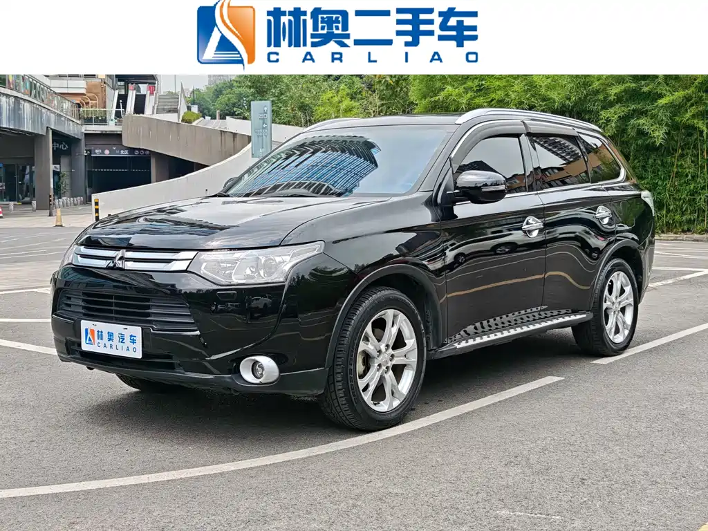 Mitsubishi Outlander 2015 — фото 1
