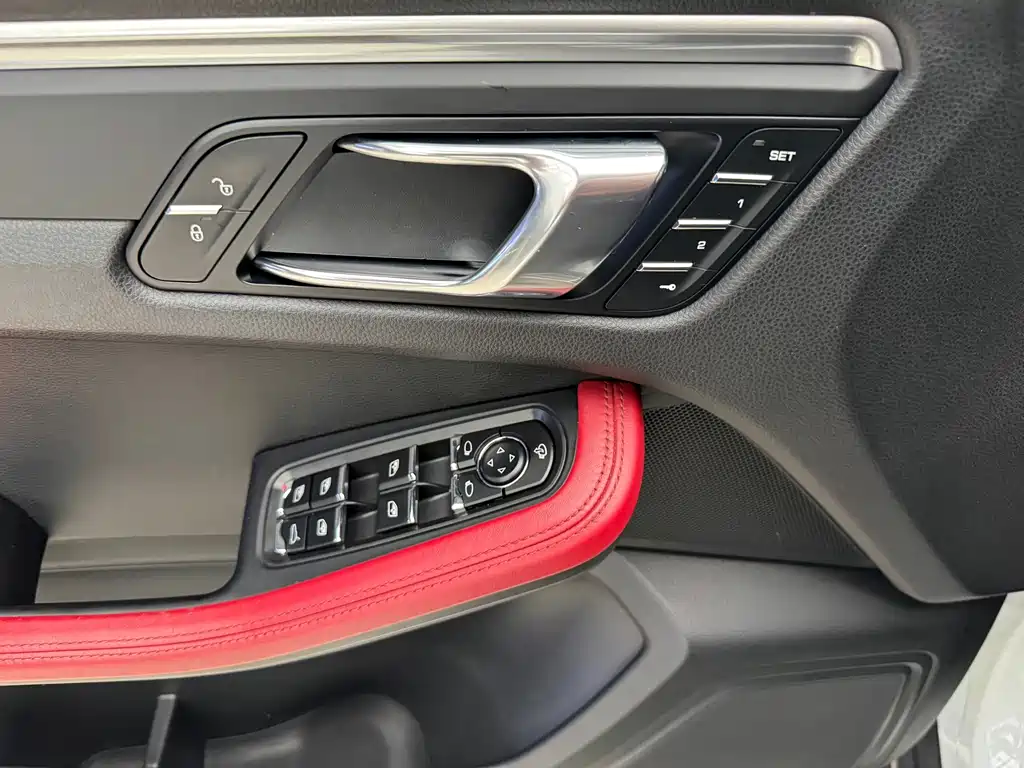 Porsche Macan 2017 — фото 17