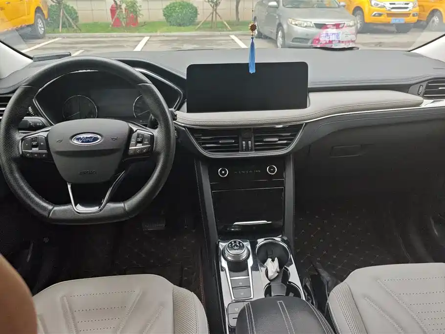 Ford Escape 2020 — фото 12