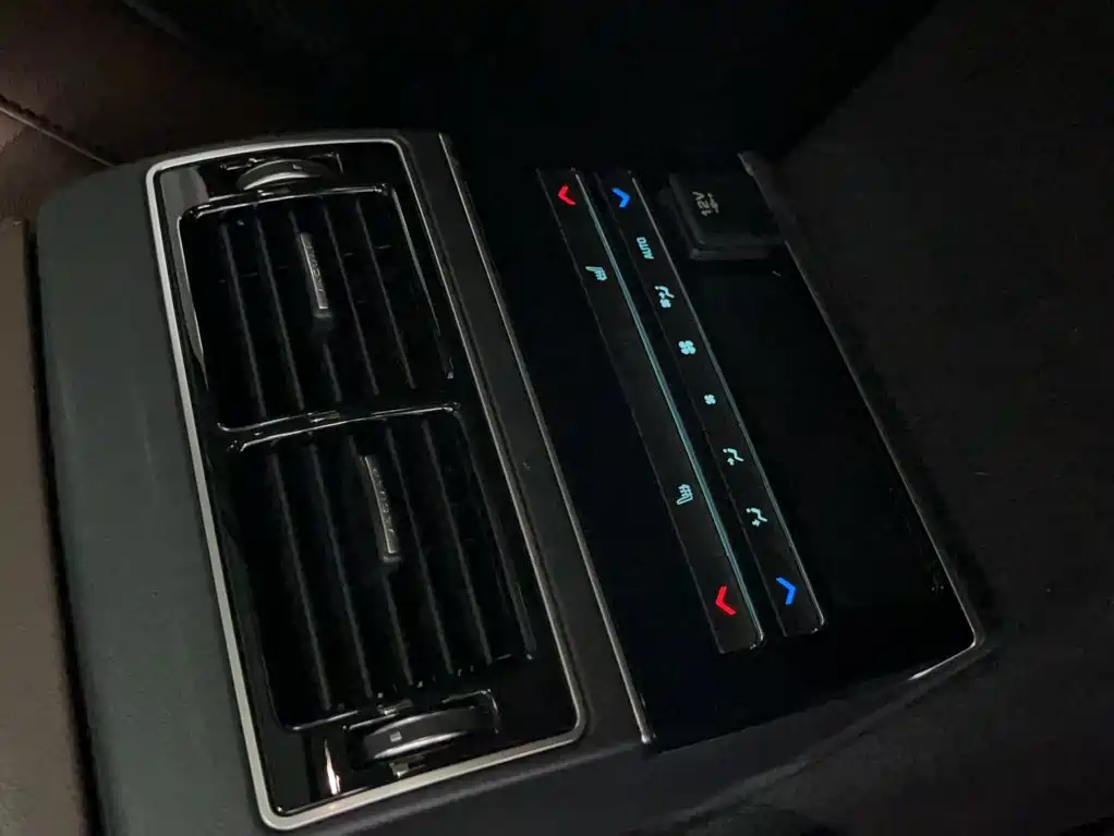 Jaguar XFL 2018 — фото 16