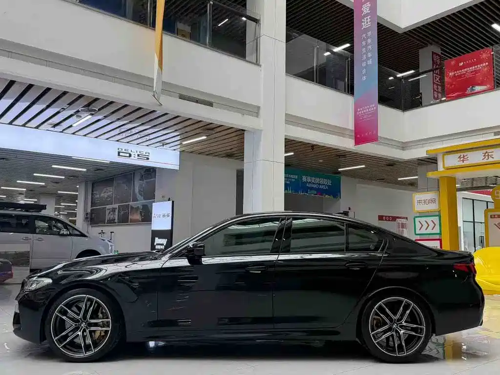 BMW M5 2021