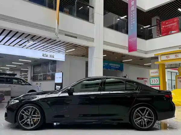 BMW M5 2021