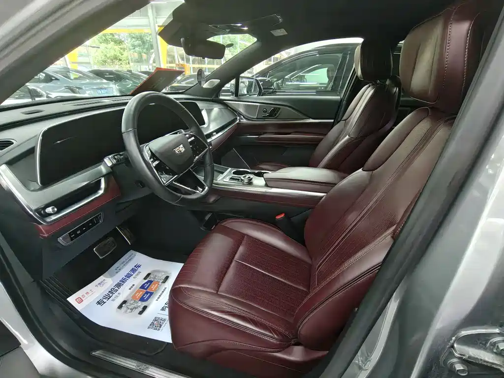 Cadillac XT5 2025