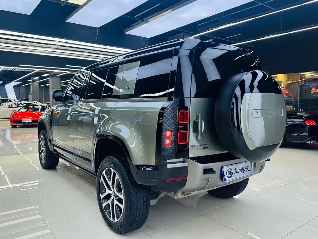 Land Rover Defender 2023 — фото 4