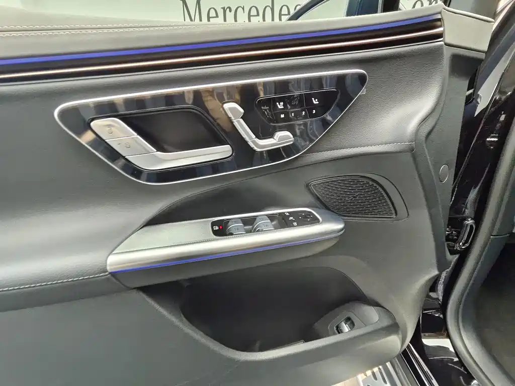 Mercedes-Benz EQE SUV 2025 — фото 11