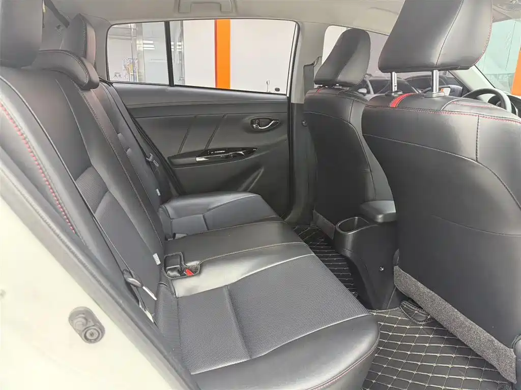 Toyota Yaris L 2022 — фото 8