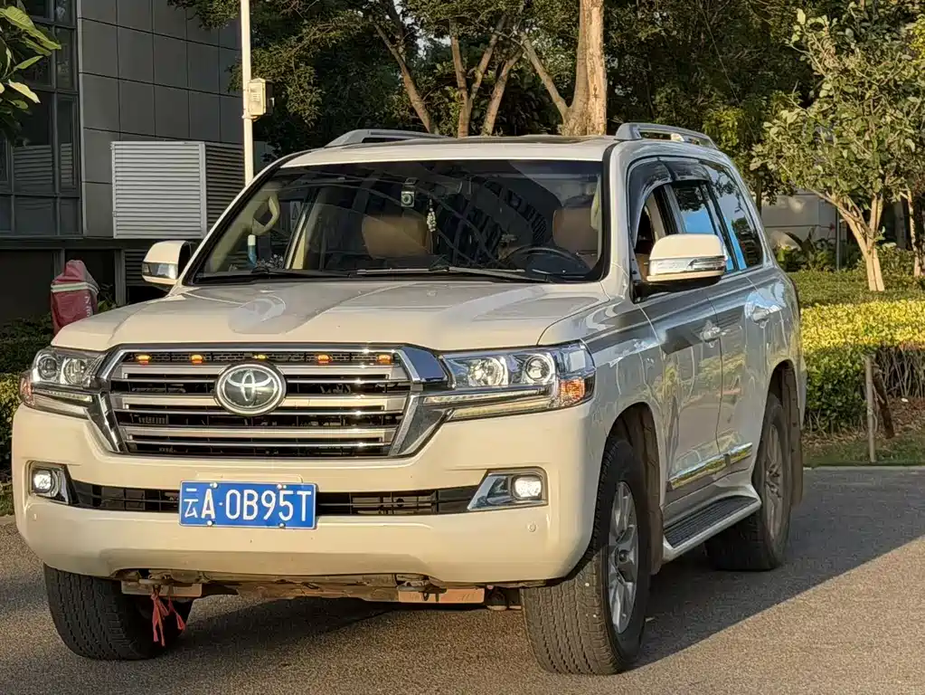 Toyota Land Cruiser 2018 — фото 1