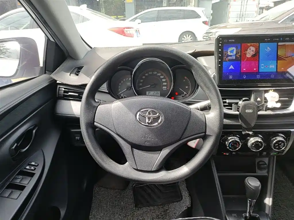 Toyota Yaris L 2021 — фото 11