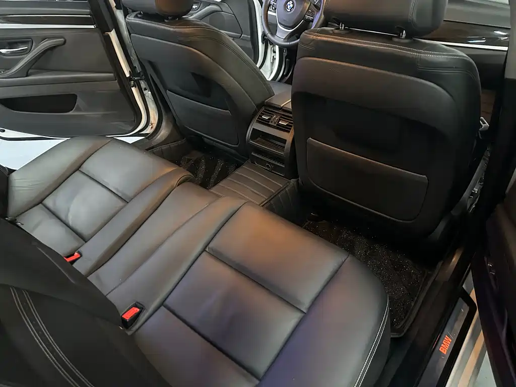 BMW 5 Series 2015 — фото 12