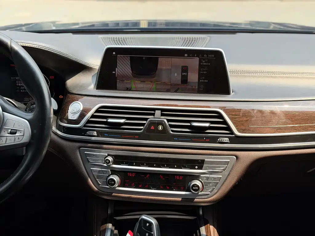 BMW 7 Series 2021 — фото 16