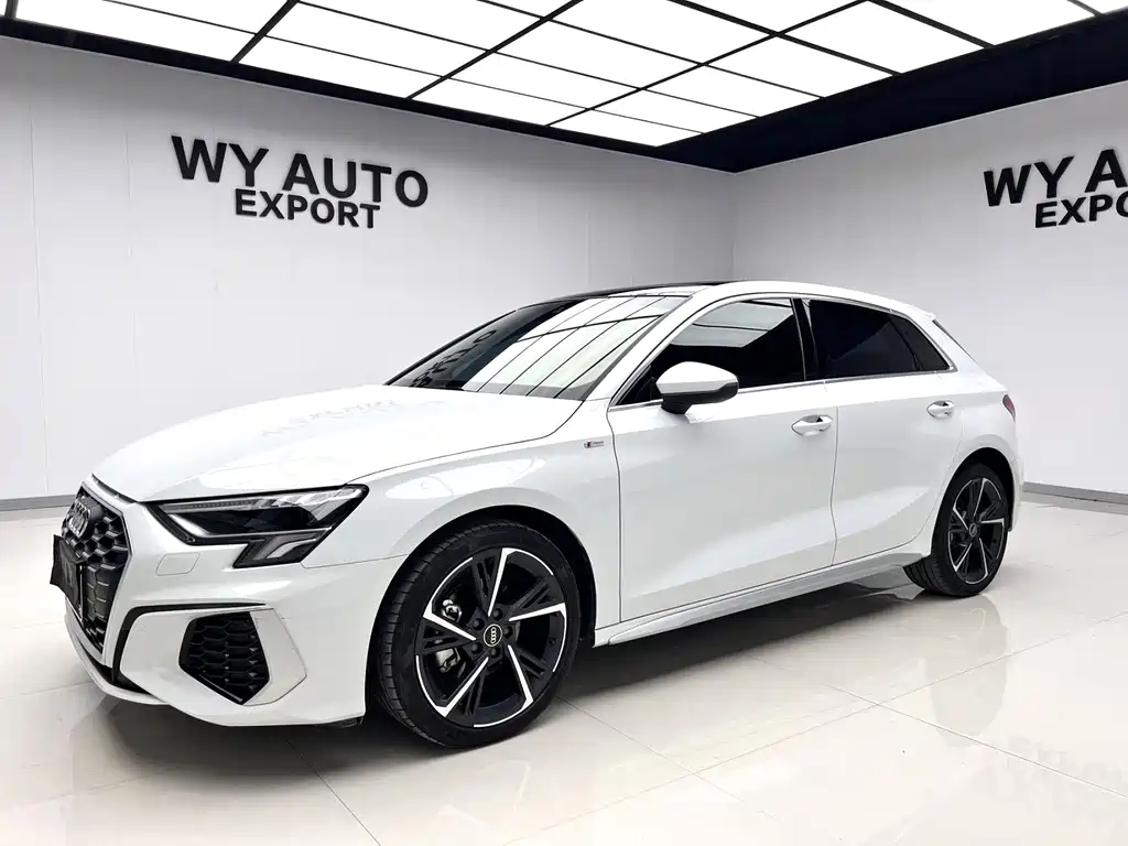 Audi A3 2023 — фото 1