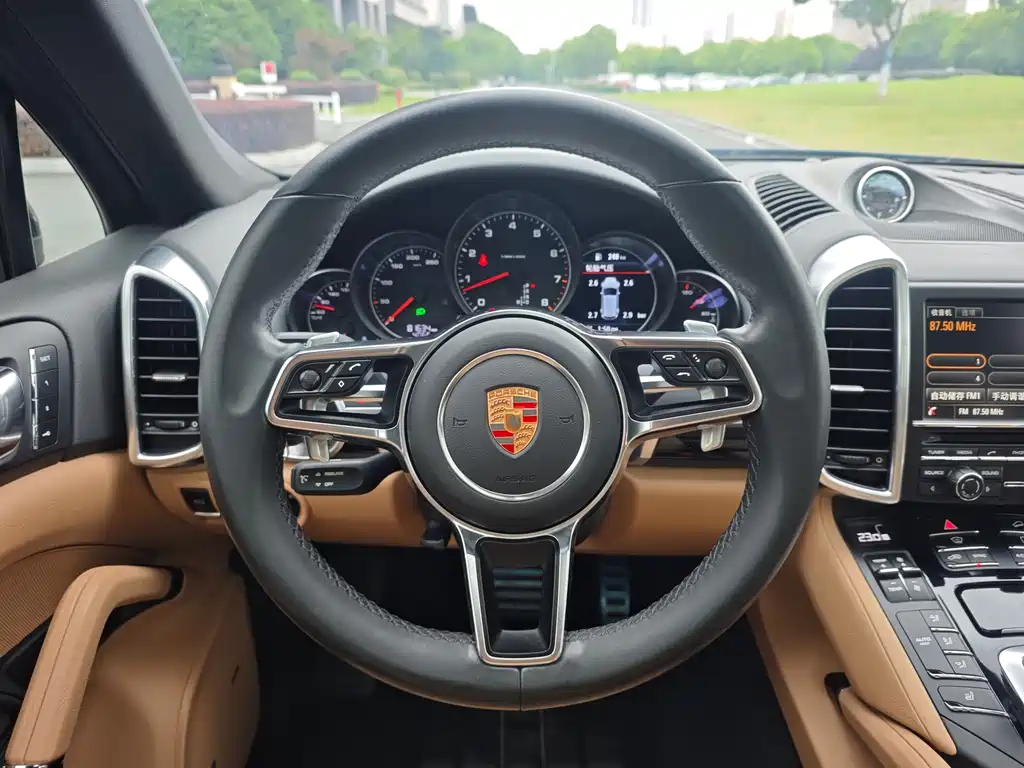 Porsche Cayenne 2015 — фото 11