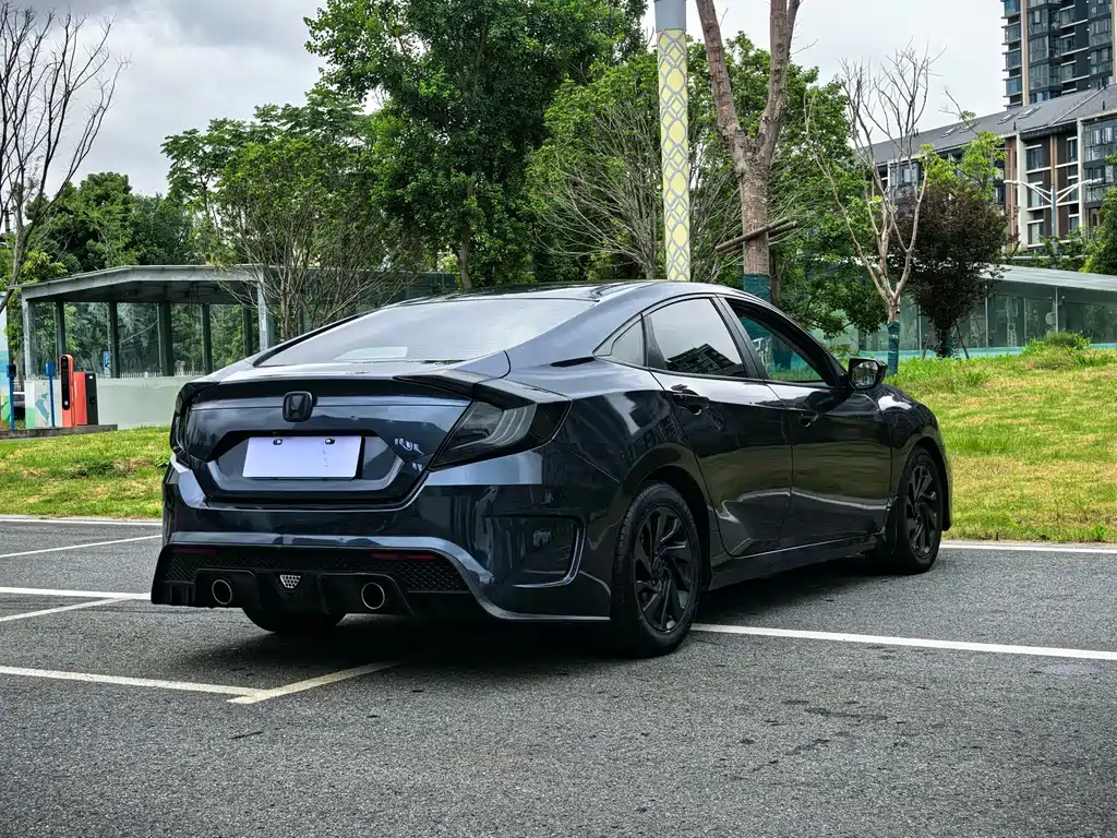 Honda Civic 2018 — фото 9