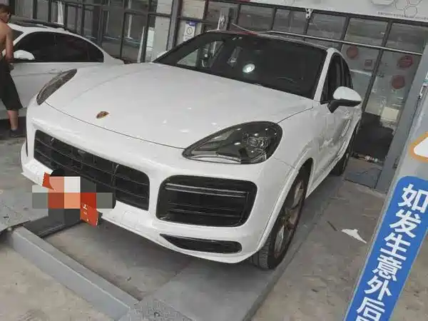 Porsche Cayenne 2021