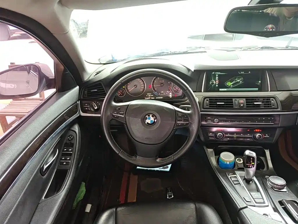 BMW 5 Series 2015 — фото 11