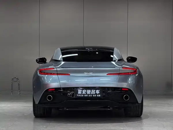 Aston Martin DB11 2016