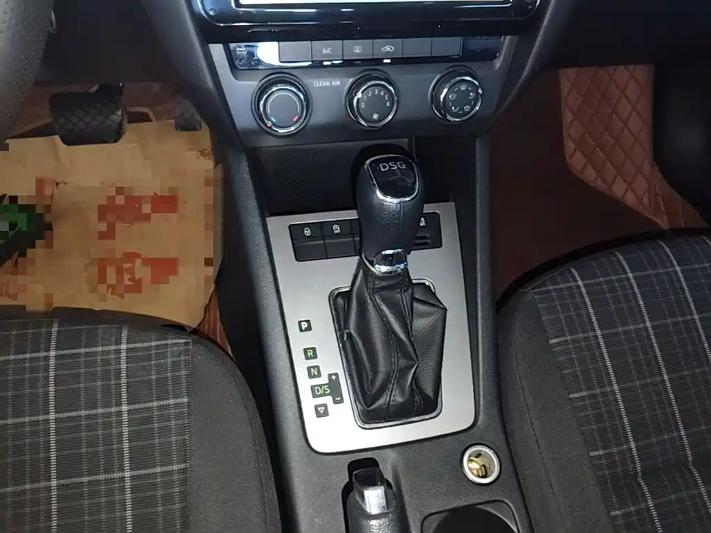 Skoda Octavia 2017 — фото 14