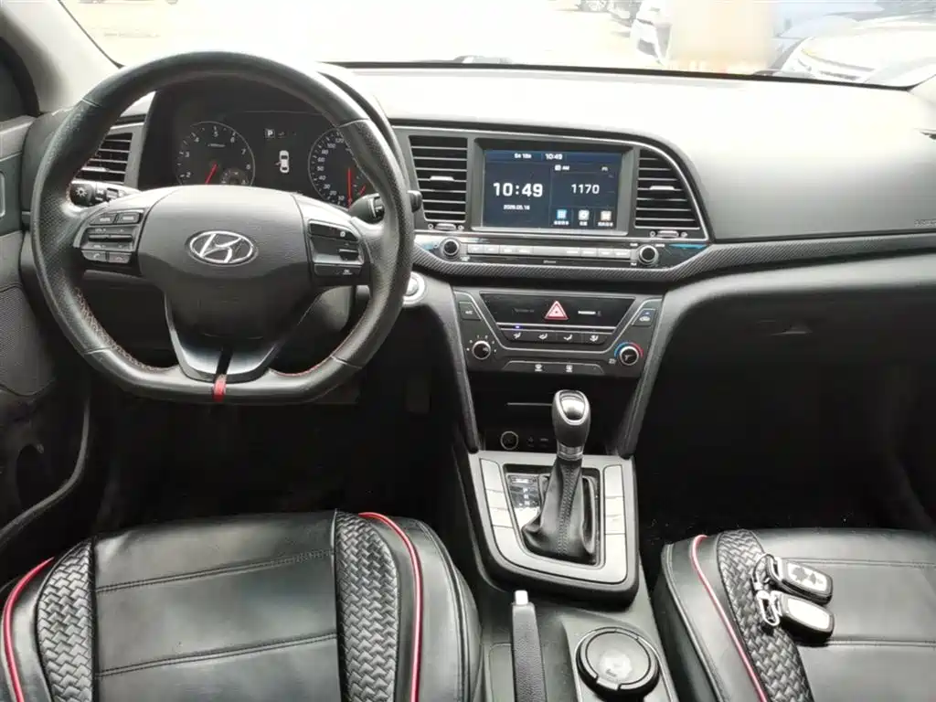 Hyundai Elantra 2018 — фото 10